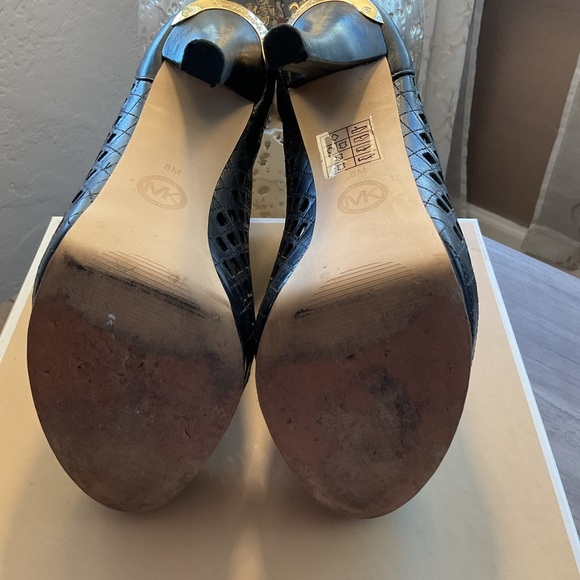 Michael Kors Size 8M Graham Bootie Black Leather Gold - Picture 4 of 9